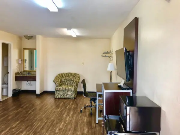 Euro Inn & Suites of Slidell 5